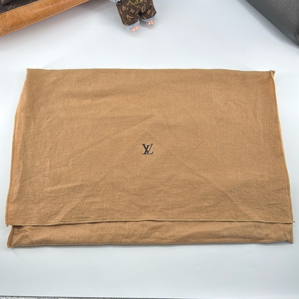 Pre-loved Louis Vuitton flap Dust Bag